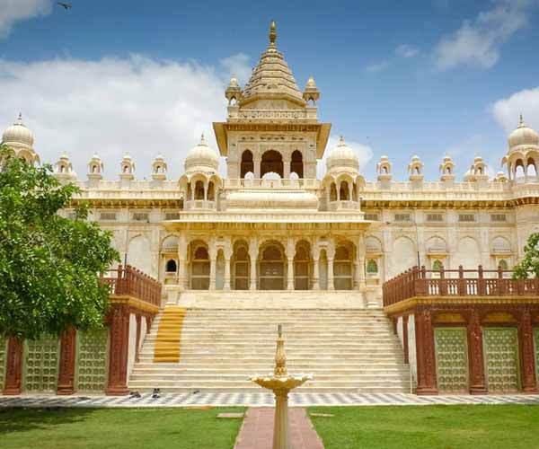 Rajasthan Desert with Udaipur Tour